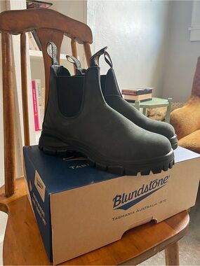 Blundstone Men’s Black Chelsea Lug Boots